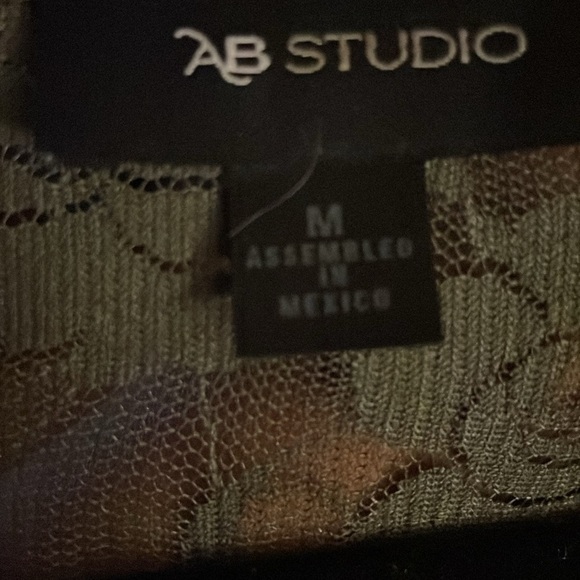 💕AB Studio Short Sleeve Size Medium - Picture 3 of 3